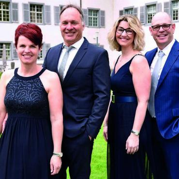 Weil es etwas ganz Spezielles ist - Sie bilden aktuell den Verein Frühlingsball, von links: Claudia und Kilian Gaberthüel, Franziska und Sylvestre Bürki. Bild: zg
