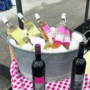 Aus der Not ein Erfolg - Der erste Rosé aus den Murianer Reben kam sehr gut an.
