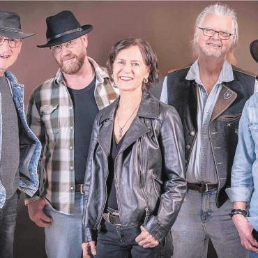 Vielfalt und ein Jubiläum - Angefangen hat alles im Jahr 1994, als die Band am nationalen Country-Music-Wettbewerb im Albisgüetli Zürich den 2. Platz belegte. Dann folgten unzählige Auftritte in der ganzen Schweiz, nun feiert die Gruppe Westwood Jubiläum im Sternensaal. Bilder: pd