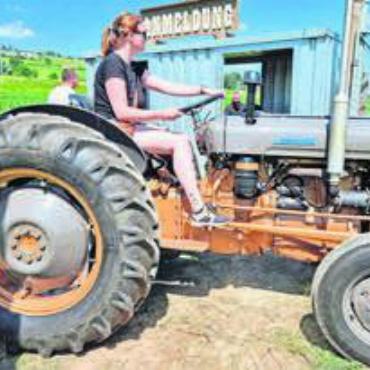Mit Liebhabern fachsimpeln - Miriam Marti aus Auw war mit ihrem Goldbach mit dabei. Bild: vaw