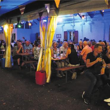 Weiter gehts nach Spanien - Letztes Jahr genossen die Besucherinnen und Besucher ein Fest im griechischen Flair, nun steht Spanien an. Bilder: Annemarie Keusch / zg