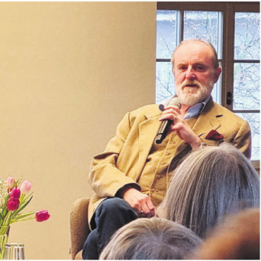 Die Zeit hat gefehlt - Pascal Hüppi, links, Moderator, beim letzten Impulsgespräch mit Peter Schneider  Psychoanalytiker und Autor. Bild: Verena Anna Wigger