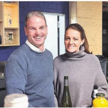 Treffen und Austausch führen - Marco und Andrea Staubli sind mit Leib und Seele Gastgeber. Bild: vaw