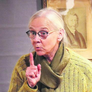 Altes Handwerk und uralte Geschichten - Erzählerin Irene Briner. Bild: zg