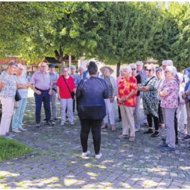 Ein Sonnentag voller Genuss und Gemeinschaft - Ein spannender Rundgang durchs Murimoos brachte viele neue Eindrücke. Bild: zg