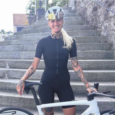 Verliebt in das Velofahren - Ihr Weg führte steil die Erfolgstreppe hoch. Die Freiämterin Debora Brunold verdient mit Velofahren ihren Lebensunterhalt. Bild: spr