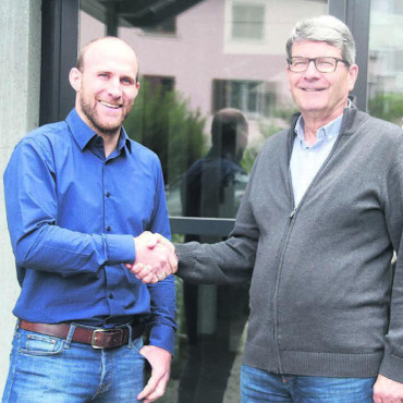 Lokal, aktuell und mit Tiefgang - Die Zukunft des Wynentaler Blatts ist gesichert. Der bisherige Herausgeber und Besitzer Hans Baumann (rechts) übergibt die Zeitung per 1. August an Martin Nietlispach und dessen Freiämter Regionalzeitungen AG.