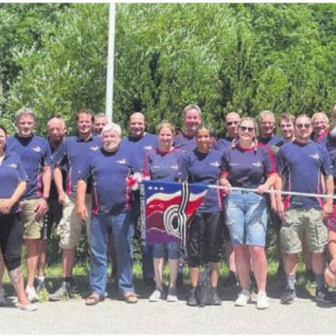 Sport, Kameradschaft, Genuss - Natürlich durfte auch das Gruppenfoto nicht fehlen: die Joner Schützinnen und Schützen. Bild: zg