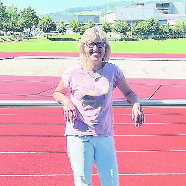 Susi Kohler auf den Niedermatten. Während ihrer Zeit als OK-Präsidentin wurde der Pfingstlauf von der traditionellen Strecke mit Start und Ziel beim Friedensbaum zur Sportanlage Niedermatten und der Bünz verlegt. Jetzt hört Kohler auf. Bild: Josip Lasic