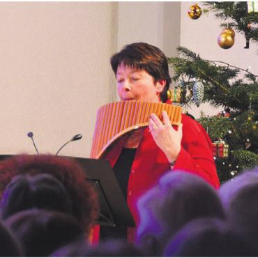 Definitiv eingestimmt - Nicht nur gesanglich, auch instrumental zeigen die Chor-Mitglieder ihr Können.