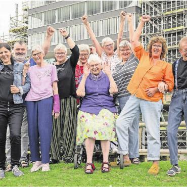 Rückblick, Vorfreude und ein Defizit - Die Wohngruppe «Perle» freute sich bereits während dem Umbau riesig auf die neue Heimat. Nun steht der Bezug des Hauses Allegra kurz bevor. Bild: zg