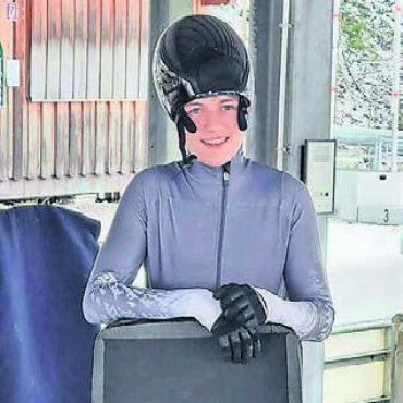 Familientradition auf den Kopf gestellt - Sven Reich mit dem Skeleton-Schlitten. Bild: zg
