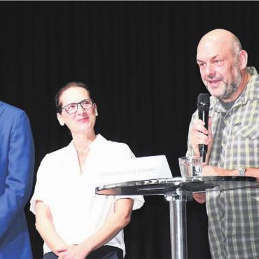 «Wollt ihr den Unbequemen …?» - Patrick Schmid (rechts) brachte die Runde auch mal zum Schmunzeln: Olivier Parvex (links) und Laura Pascolin.