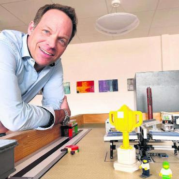 Quote: 100 Prozent - Mit Lego-Technik zur Traumlehrstelle? Reto Helbling und seine Privatschule «Lern mit» gehen andere Wege. Bild: Stefan Sprenger