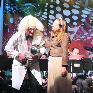 Das bleibt in Erinnerung - 22. April: Ist er es wirklich? Einstein 2.0 beim «Musig»-Konzert in Waltenschwil.