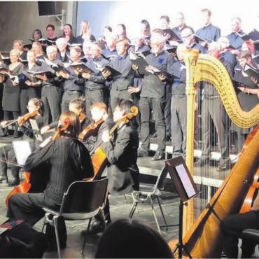 Wenn die Hoffnung Federn lässt - Feine Klänge und tiefe Spuren: Der Wohler Chor pro musica vocale begeisterte das Publikum. Bilder: sca
