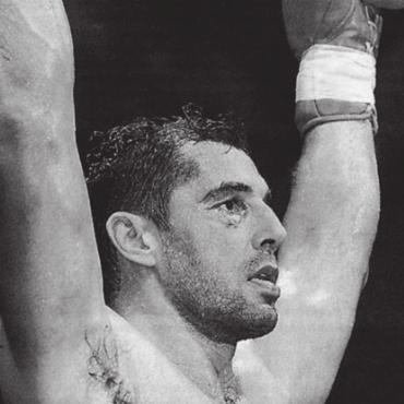 Andy Hug gewinnt auch seinen letzten Kampf in der Schweiz. Dabei sei die Anspannung riesengross gewesen, gibt der Wohler anschliessend vor versammelter Presse zu. 
Bild: Archiv