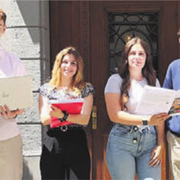 Generation Z am Ruder - Vier Lernende führen diese Woche ein Stadtbüro. Bild: zg