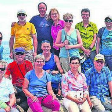 Wandern auf Vulkanen - Das obligate Gruppenfoto durfte natürlich nicht fehlen. Bild: zg