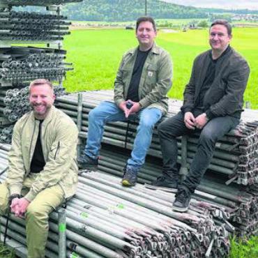 Friedlicher Techno-Walzer - Der Aufbau ist gestartet, die Festivalleitung freut sich. Bild: spr