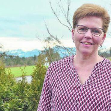 Ohne Köche keine Zukunft - Wirtin Cornelia Stähli. Bei gutem Wetter lockt der Blick in die Alpen viele Gäste ins Restaurant Strebel in Geltwil – aber keine Fachkräfte für die Küche. Bild: ake