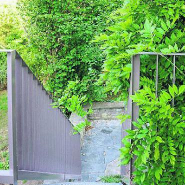 Pfarrhaus ist umgebaut - Wie der Garten später gestaltet wird, ist noch offen.
