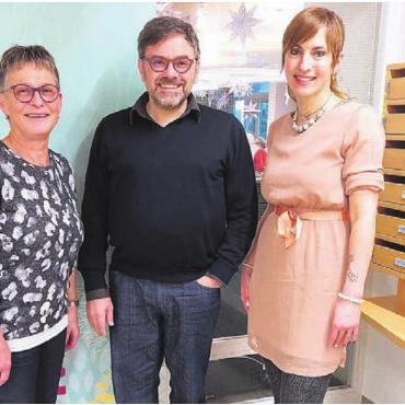 Kerzenlicht und Flöten - Karl Scholz leitete den feierlichen Adventsgottesdienst zusammen mit Edith Müller und Gaby Anderhub. Bild: zg