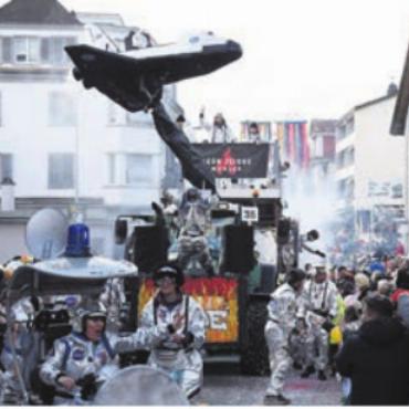 Kunterbunte Fasnachtsparty - Nur richtig fliegen ist schöner. Bild: dm