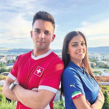 Liebe kurz auf Pause - Sara Fattizzo und Fabian Dubach harmonieren als Paar bestens miteinander. Morgen Samstag, wenn die Schweiz gegen Italien spielt, sind sie für 90 Minuten aber anderer Ansichten. Bild: zg