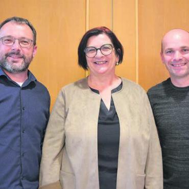 Ein attraktiver Arbeitgeber sein - Präsidentin Claudia Dober verabschiedete Marco Meier (links) aus dem Vorstand und begrüsste Roger Arnold. Bild: Annemarie Keusch
