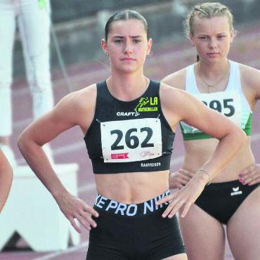 Auf zu internationalen Erfolgen - Spitzenathletin im Tenue der LA Mutschellen. Norina Hug ist Mitglied des Vereins von der Burkertsmatt. An den EYOF in Skopje wird die Kellerämterin voller Stolz das Schweizerkreuz auf dem Trikot tragen. Bild: zg