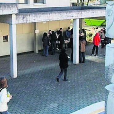 Über den Planungskredit für die Erweiterung des Schulhauses und eine Doppelturnhalle wird voraussichtlich an der Urne abgestimmt. Bild: Archiv