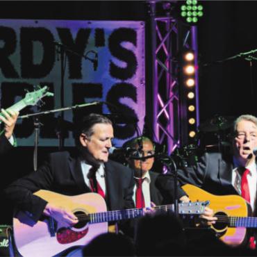 Ein riesiges Geschenk für alle - Die vier Ladys der «Soul Birds» waren die perfekte Ergänzung am Jubiläumskonzert der Wohler Kult-Band.