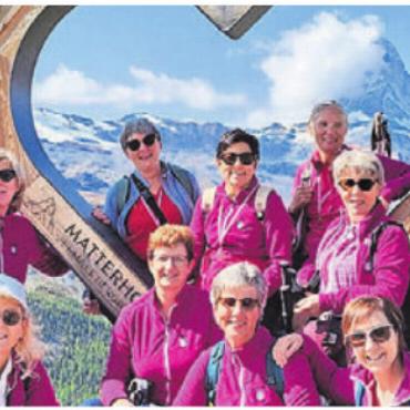55 Jahre Damenriege - Die Damenriege Aristau vor dem Matterhorn. Bild: zg