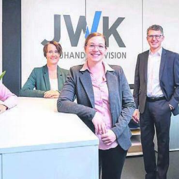Auf bewährte Pfeiler bauen - Das Team der JWK: Nadine Holenweger, Cornelia Wettstein, Gaby Lüthi, Tobias Knecht, Andrea Lustenberger (von links). Bild: zg