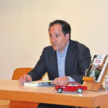 Wird es Lesungen wie jene mit Martin Rüfenacht noch geben? Nach dem Rücktritt der Kultur- und Freizeitkommission muss der Gemeinderat über die Bücher. Bild: Archiv