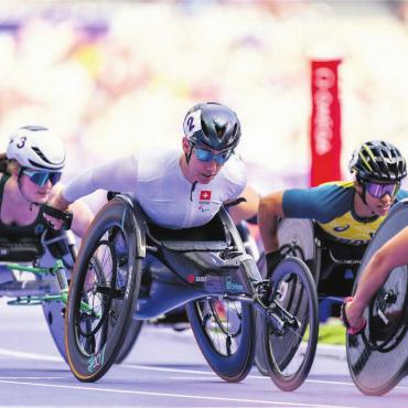 Es fehlt nicht viel zur Medaille - Patricia Eachus (Mitte) schrammt knapp an einer Medaille vorbei, freut sich dennoch über ihre starke Leistung. Bild: swiss paralympic