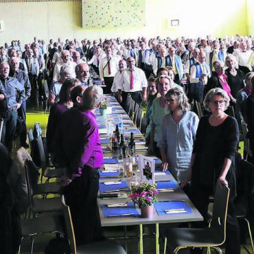 Zwei Tage voller Gesang - Die rund 600 Sänger haben vor dem Bankett gemeinsam drei Lieder gesungen und die Mehrzweckhalle zum Klingen gebracht. Bilder: ci