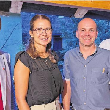 Duell um Huwilers Nachfolge - Jakob Sidler, Chiara Bühlmann, Roger Arnold und Jules Bittel (von links) am Podium in Sins. Bild: rah