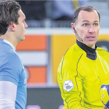 «Vielleicht in den Final, wer weiss» - Bis 2018 war Sascha Amhof Schiedsrichter in der Super League. Bild: Archiv