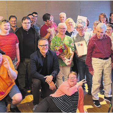 Anerkennung für vorbildliche Arbeit - Es herrscht rundum riesige Freude über die Vergabe des Sozi-Preises 2025. Bilder: Walter Minder