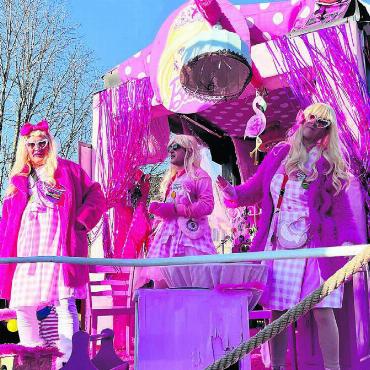 Märchenhaft in die fünfte Jahreszeit - Selbst Barbie kam nach Sarmenstorf.