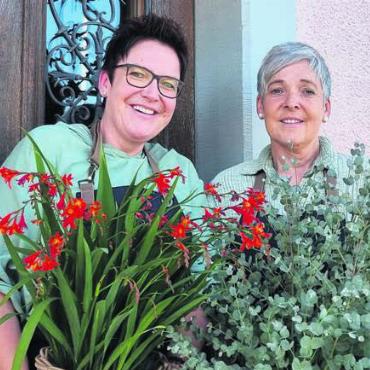 Ein Blumen-Café für Mühlau - Karin Amstutz (links) und Priska Häfliger. Bild: zg