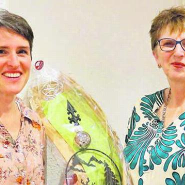 Neue Möglichkeiten gesucht - Präsidentin Astrid Fischer (links) dankt Geschäftsleiterin Ruth Vollenweider. Bild: zg