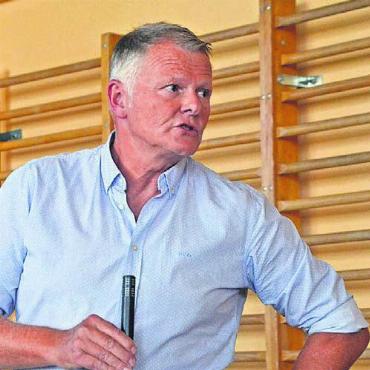 Neubau oder Sanierung? - Gemeindeammann Stefan Zemp referierte am Informationsanlass zum Mehrzweckgebäude über finanzielle Auswirkungen.