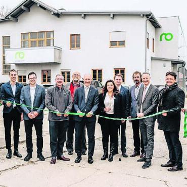 Neuer Produktionsstandort eröffnet - Der neue Produktionsstandort in Tschechien wird offiziell eröffnet. Bild: zg