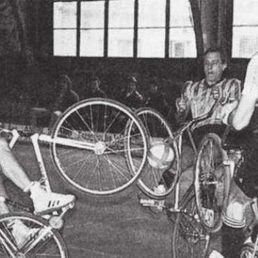 Einstige Hochburg aufleben lassen - Radball gehörte in Bremgarten einst zu den populärsten Sportarten. Nun Bild: Archiv
