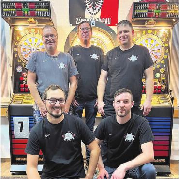 Pfeilschnell Richtung A-Liga - Das Aufstiegsteam der Erus-Darter, hinten, von links: Timo Michel, Matthias Kalt, Roman Wegmüller. Vorne: Alain Jost, Benjamin Kurz. Es fehlen: Roman und Daniel Jäggi. Bild: zg
