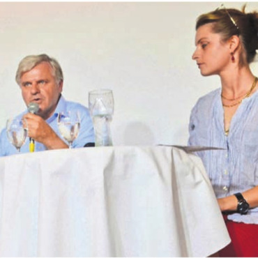 Systemwechsel in Aussicht - Mathias Küng befragt die Grossrätinnen Jeanine Glarner (links) und Mia Jenni. Bild: tst