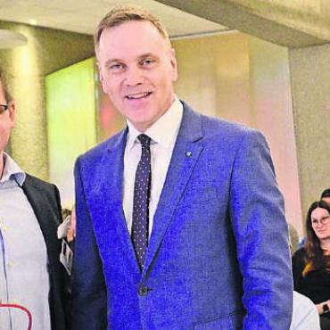 Aktiv in die Zukunft gehen - Regierungsrätlicher Besuch am Spital Muri: CEO Daniel Strub (links) durfte Gesundheitsdirektor Jean-Pierre Gallati willkommen heissen. Bild: tst